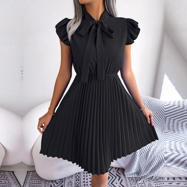 Elegante und bequeme geplooide Sommerkleid für jeden Anlass
