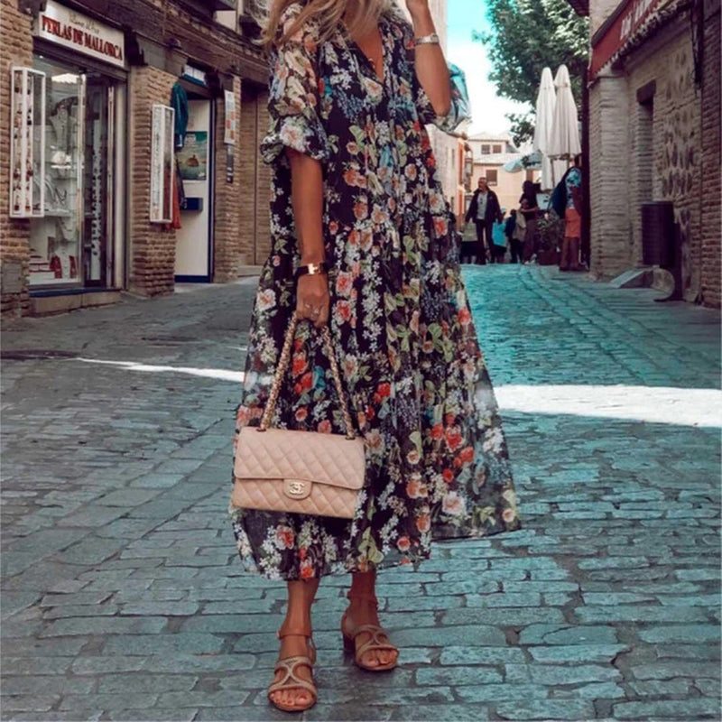 Bequeme Eleganz: Blümchen Sommerkleid für strahlende Tage