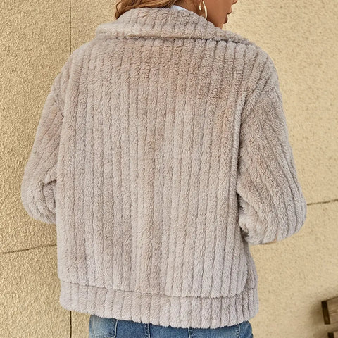 Warmes und elegantes Strickjäckchen