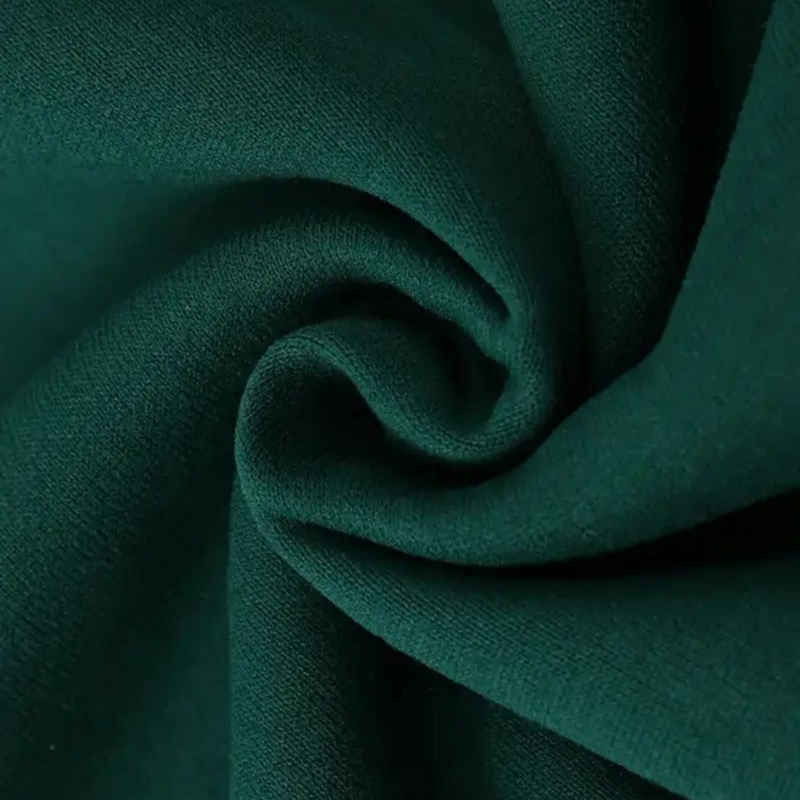 Stylischer und bequemer kleiner Herz-Kapuzenpullover