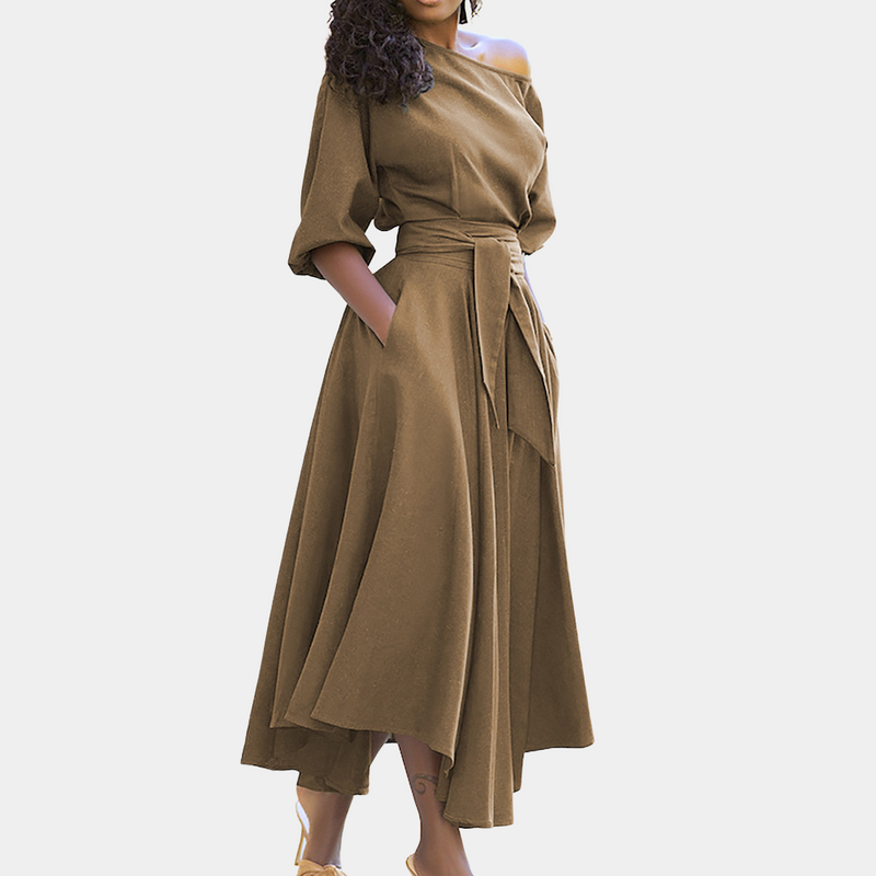 Bequeme, figurbetonte Damenkleid mit Taillengürtel