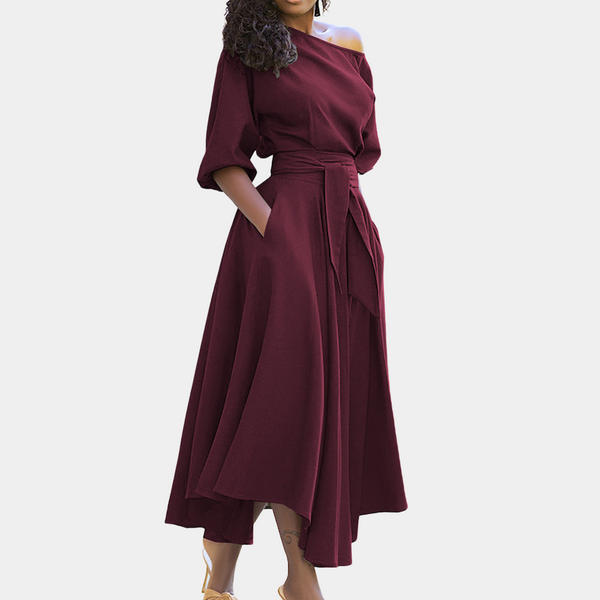 Bequeme, figurbetonte Damenkleid mit Taillengürtel