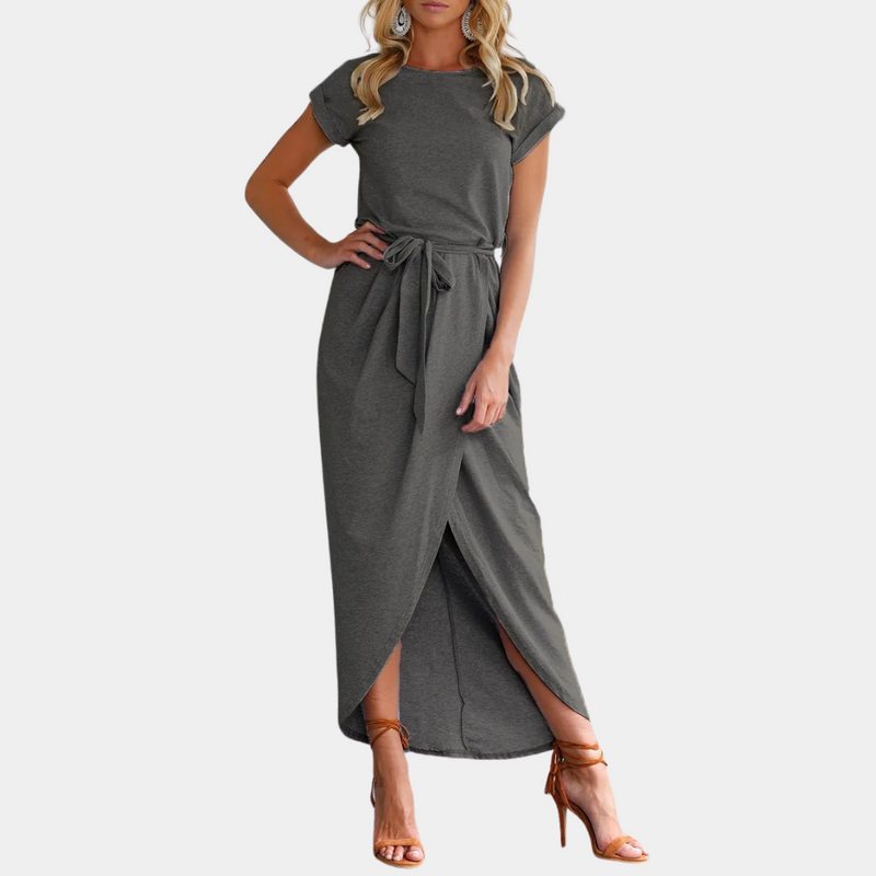 Bequeme elegante Damenkleid mit kurzen Ärmeln