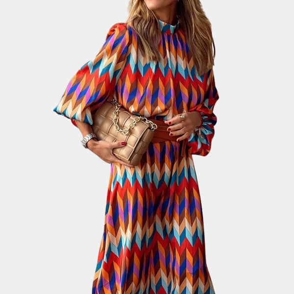 Buntes und bequemes Damenkleid für den Sommer