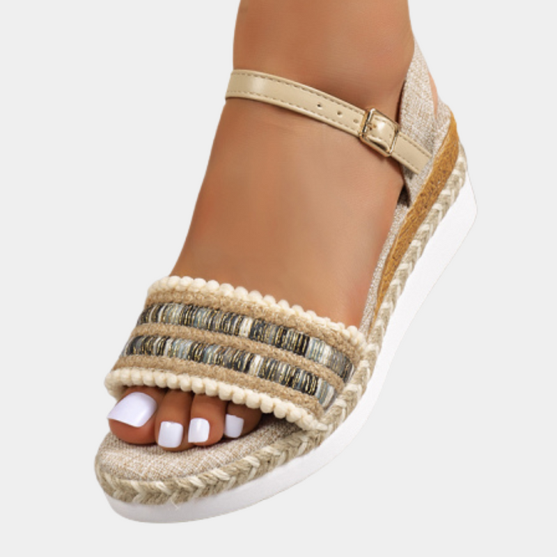 Elegante geflochtene Damen-Sandalen mit bequemem Absatz