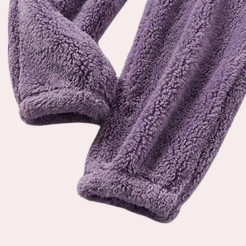 Bequemes und flauschiges Pyjama-Set für Damen