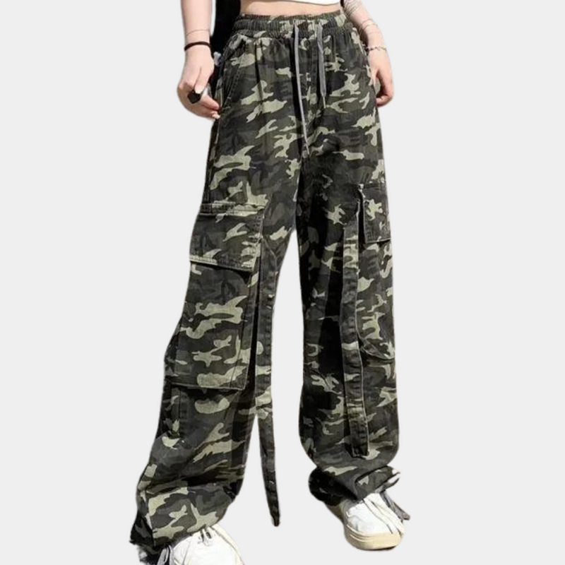 Elegante Damenhose mit hohem Bund im Camouflage-Stil