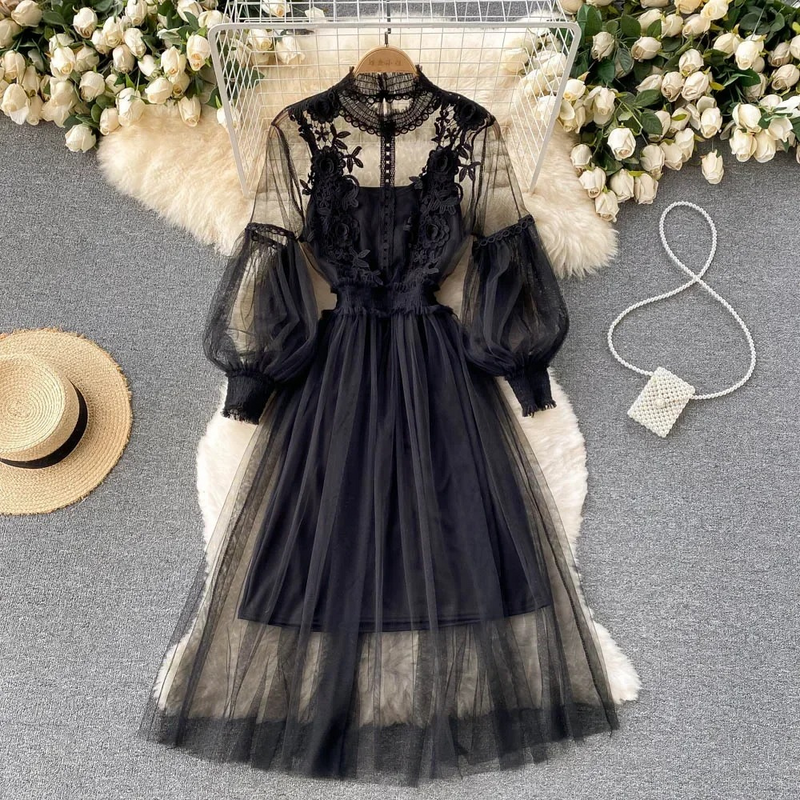 Elegante Blumenbluse mit Stehkragen und Lanternärmeln