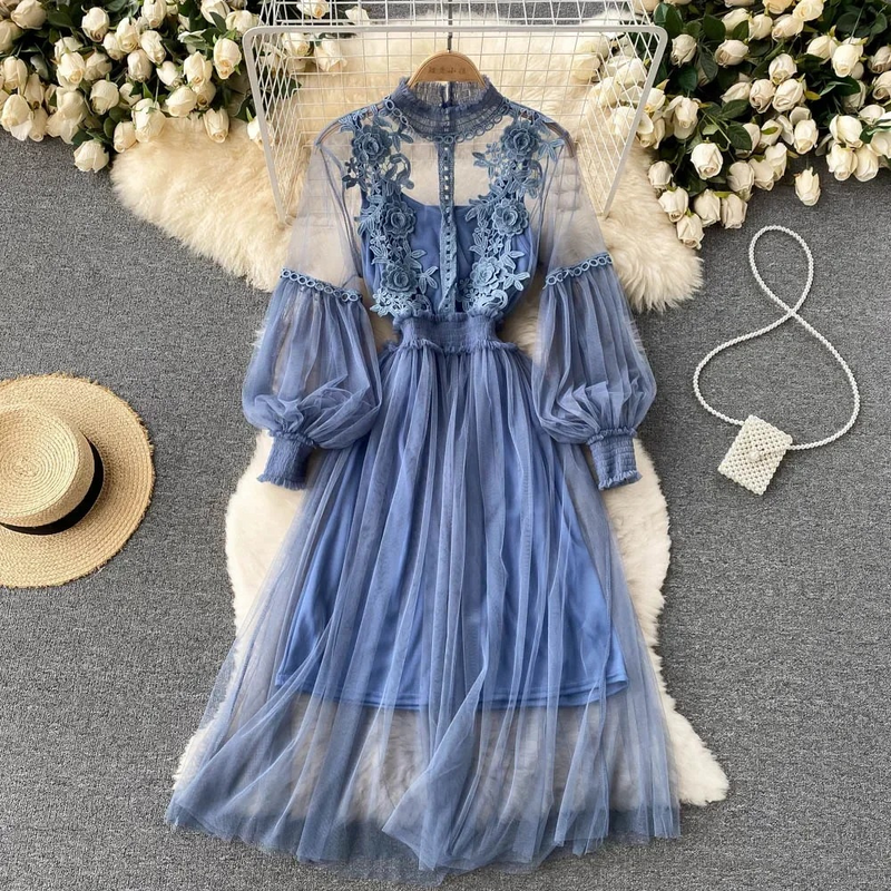 Elegante Blumenbluse mit Stehkragen und Lanternärmeln