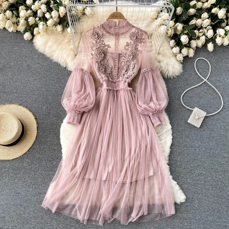 Elegante Blumenbluse mit Stehkragen und Lanternärmeln