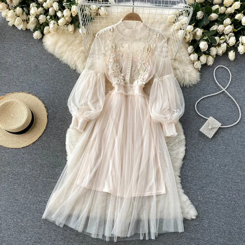 Elegante Blumenbluse mit Stehkragen und Lanternärmeln