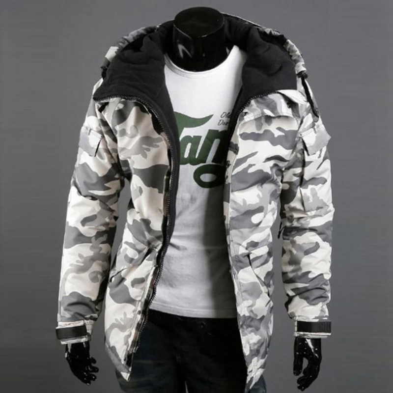 Warmer modischer Camouflage-Pullover