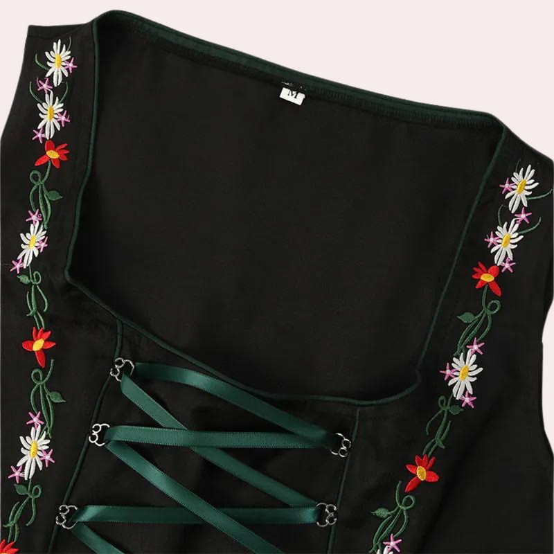 Elegantes Dirndl mit Spitzenärmeln für festliche Anlässe