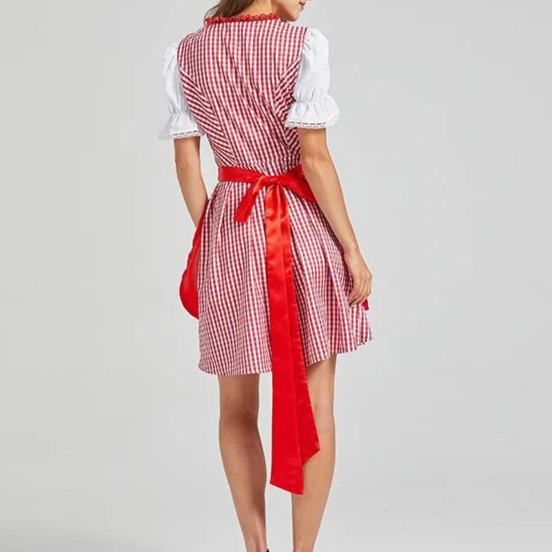 Elegante Damenkleidung für das Oktoberfest im Karomuster