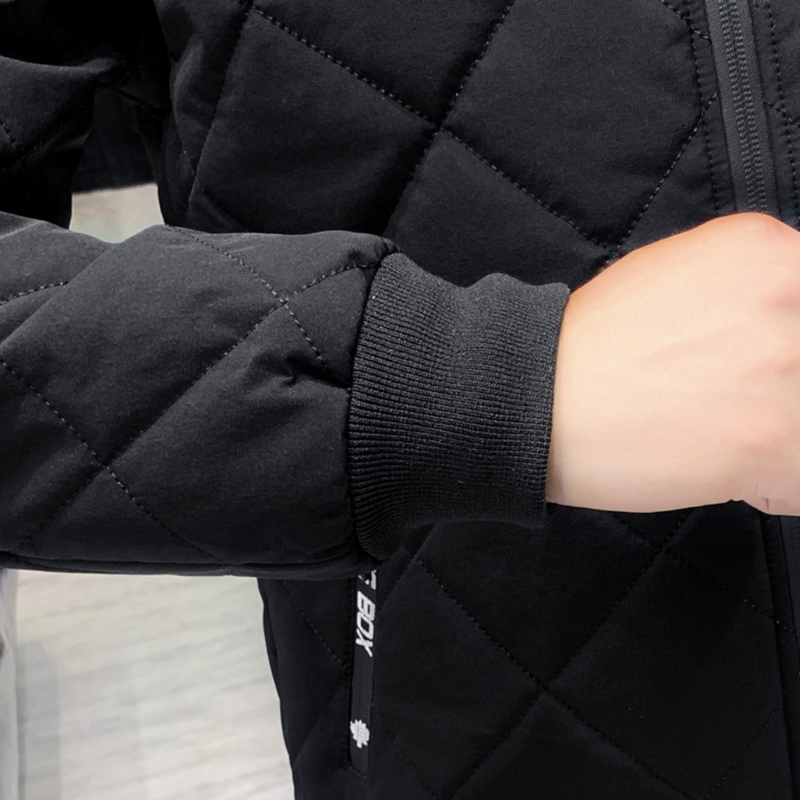 Warme und bequeme Herrenjacke mit Kapuze
