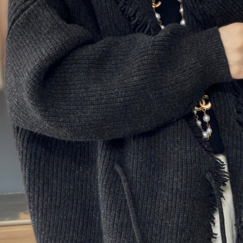 Weiche und elegante Damenstrickjacke