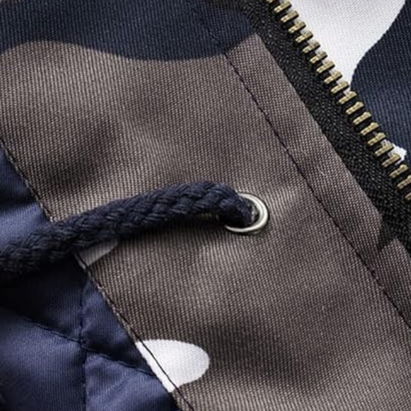 Stylische Tarnjacke mit Kapuze