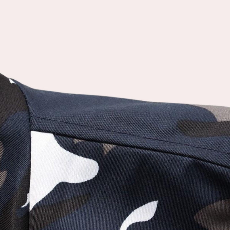 Stylische Tarnjacke mit Kapuze