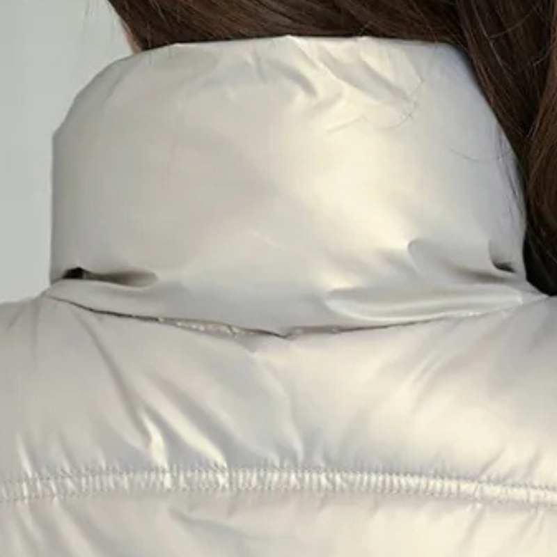Schicke und warme Damenstrickjacke