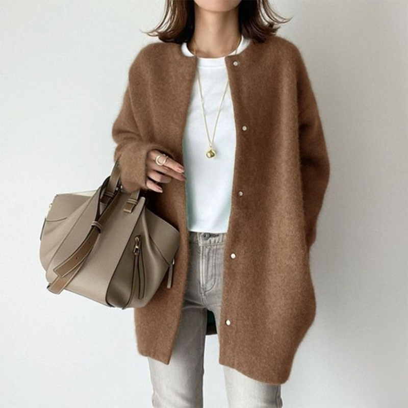 Amelia – Elegante und bequeme Strickjack