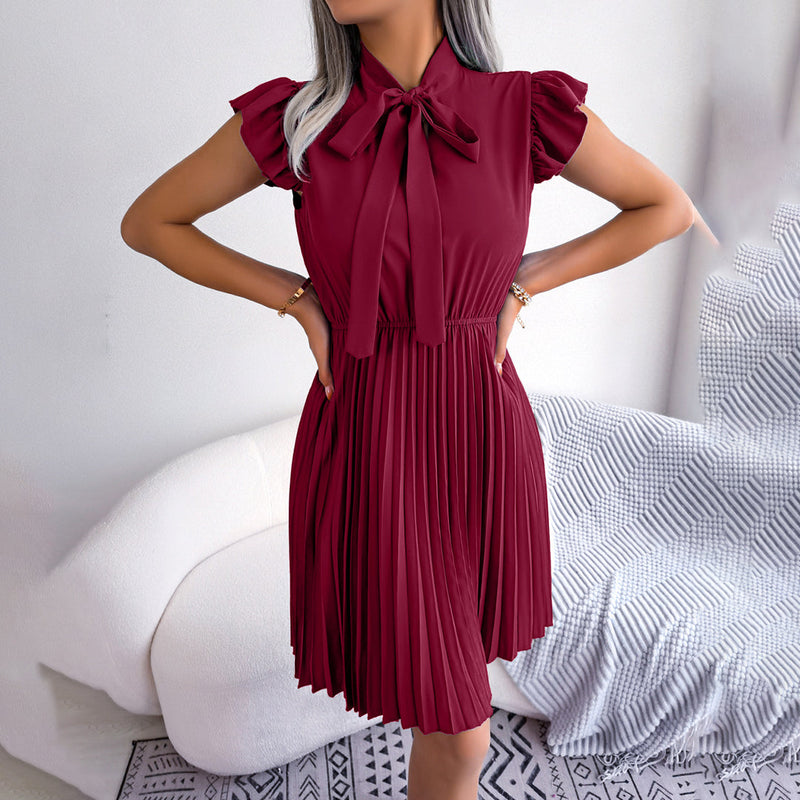 Elegante und bequeme geplooide Sommerkleid für jeden Anlass