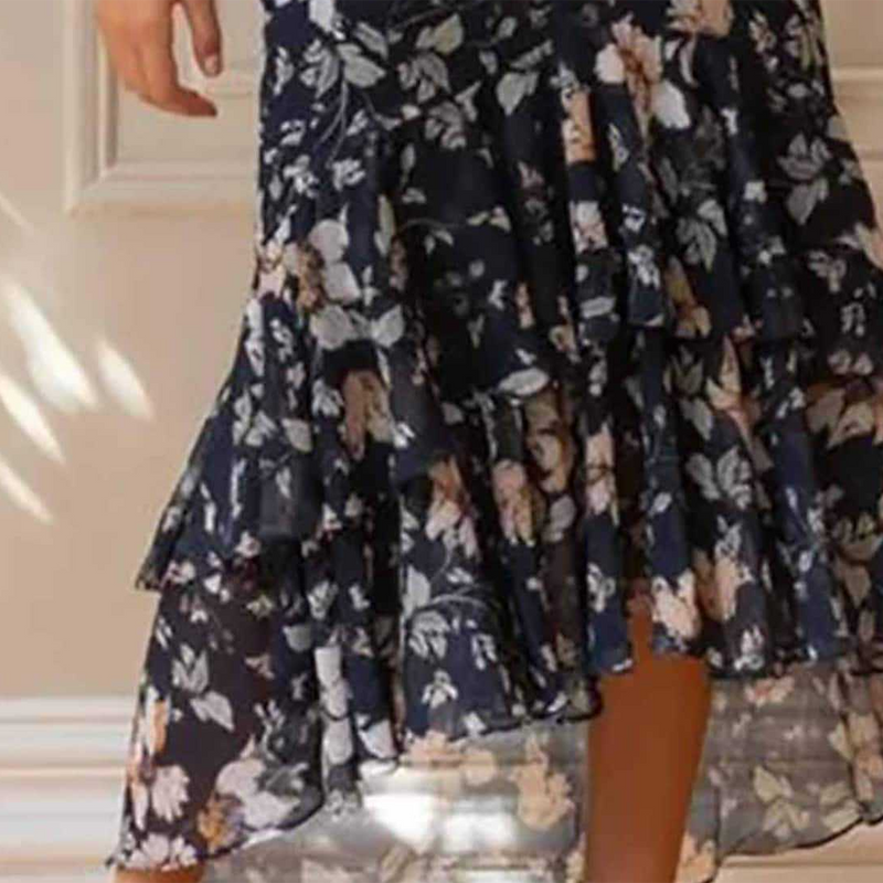 Elegante Blumenkleid für stilvolle Sommertage