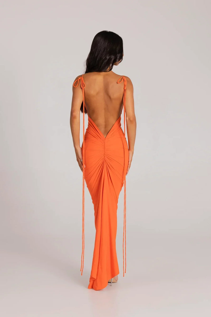 Elegantes Maxikleid Mit Offenem Rücken