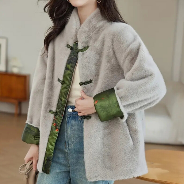 Eleganter und warmer Damenmantel