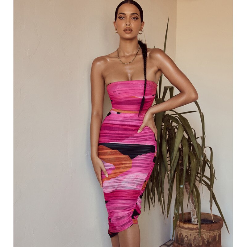 Elegantes - Enganliegendes Kleid mit schulterfreien Trägern für dich