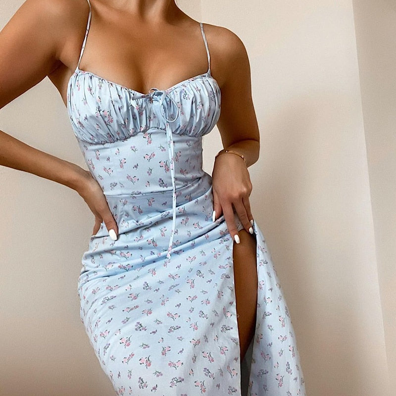 Kuscheliges - Figurbetontes Kleid mit floralem Muster für dich