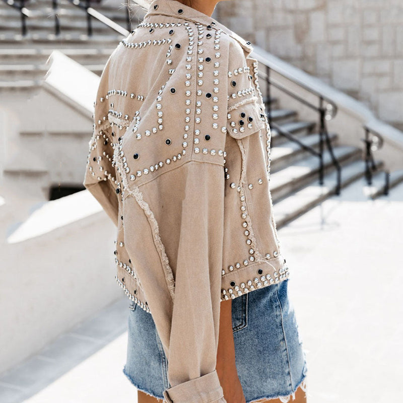Stylische und bequeme Nieten-Jacke