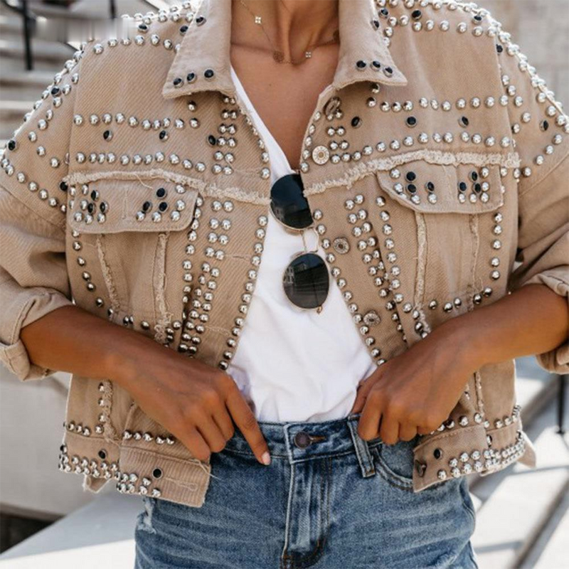 Stylische und bequeme Nieten-Jacke