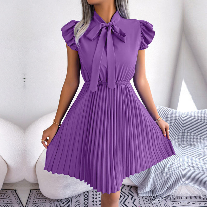 Elegante und bequeme geplooide Sommerkleid für jeden Anlass