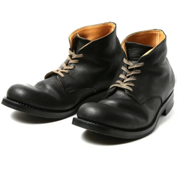 Elegante braune Herrenstiefel mit Absatz