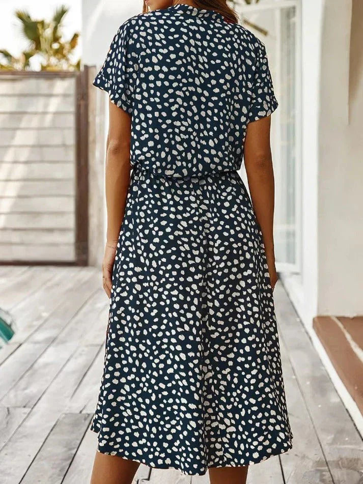 Weiches - Elegantes kurzärmliges Hemdblusenkleid mit Polka Dots und Kordelzug in der Taille für dich