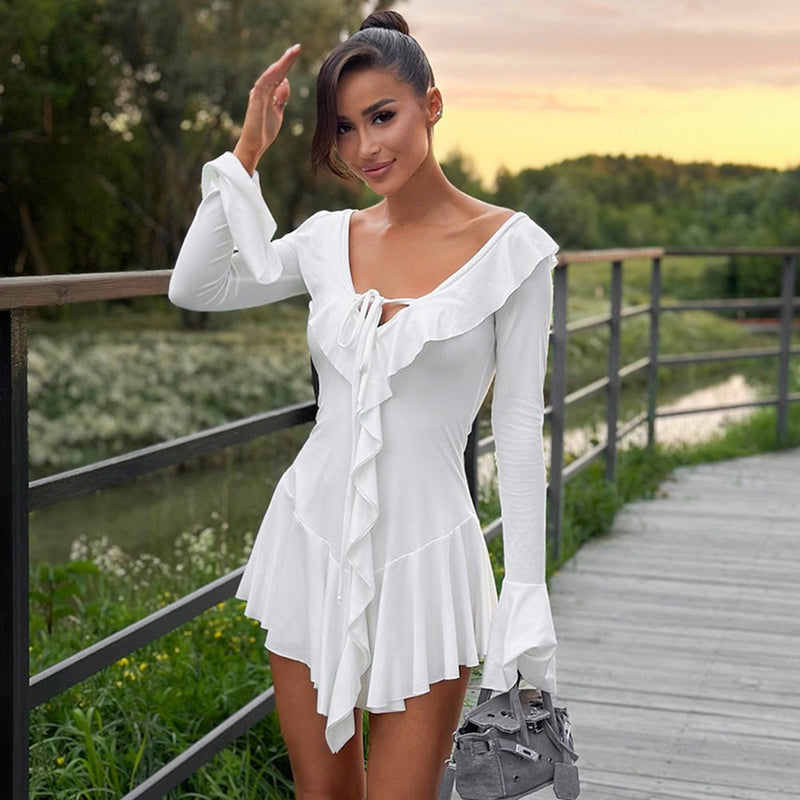 Elegantes Heidi -Spitzkragen Kleid Mit Ausgestellten Ärmeln