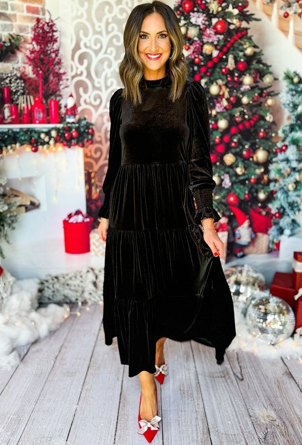 Elegantes Samt Kleid mit Großer Saum