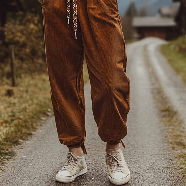 Lässige Damen-Cordhose in Braun