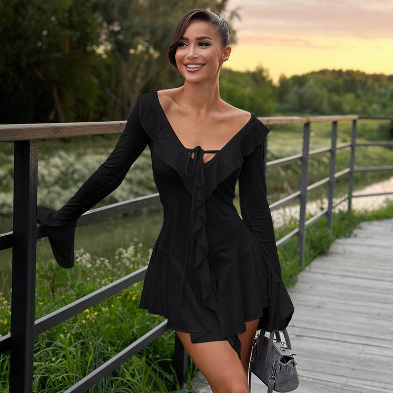 Elegantes Heidi -Spitzkragen Kleid Mit Ausgestellten Ärmeln