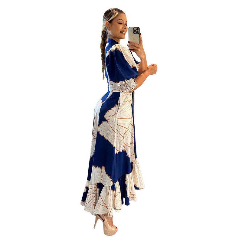 Elegantes Tailliertes Maxikleid mit Druck