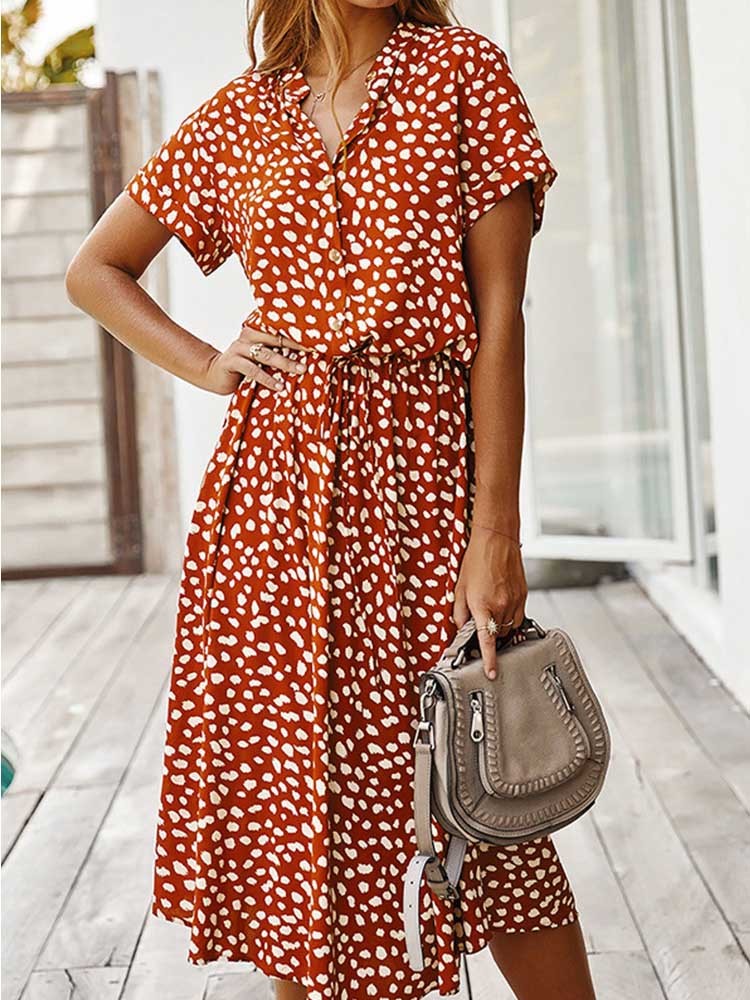 Elegante gepunktete Sommerkleid für jeden Anlass