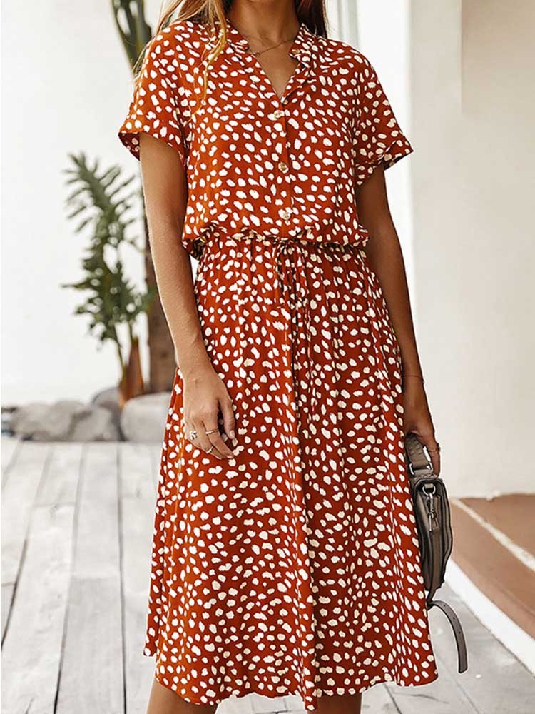 Elegante gepunktete Sommerkleid für jeden Anlass