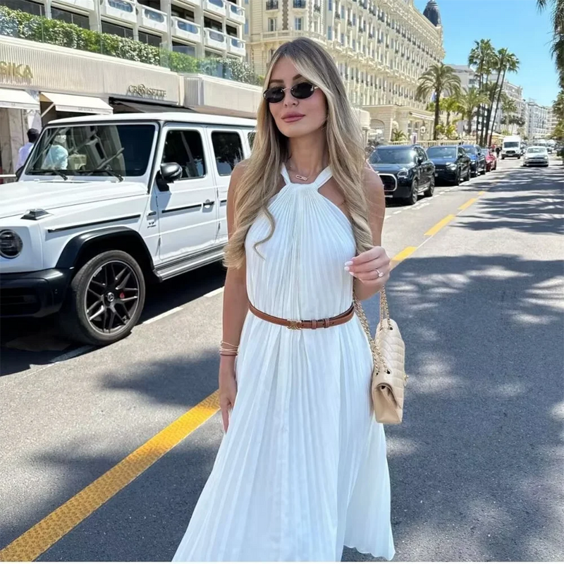 Elegantes Plissee Für Langes Sommerkleid