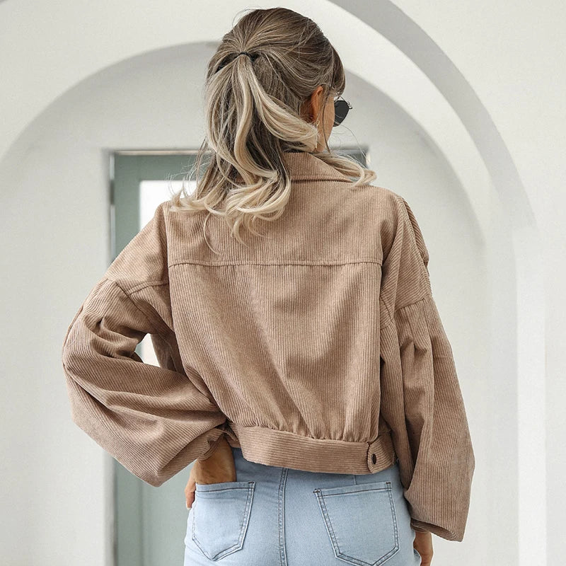 Kurze, warme und weiche Cordjacke für Damen