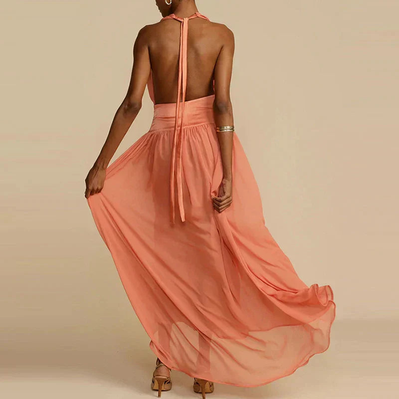 Elegantes Maxikleid mit Pfirsichfarbenem Neckholder