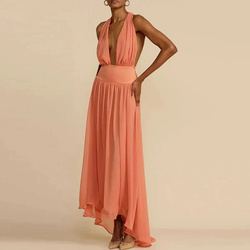 Elegantes Maxikleid mit Pfirsichfarbenem Neckholder