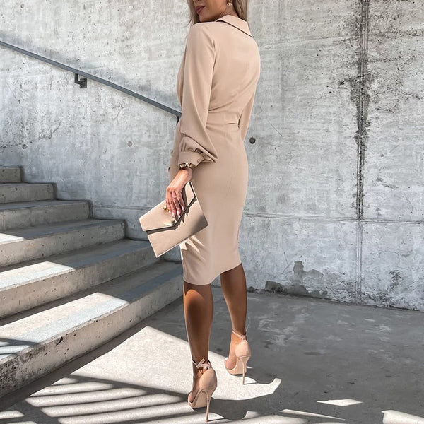 Kleid mit V-Ausschnitt und Schlitz