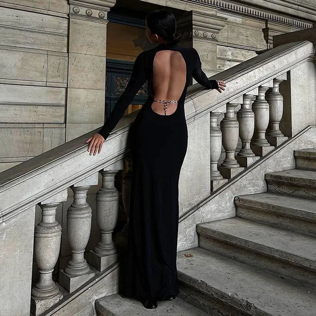 Elegantes Rückenfreies Maxikleid mit Kettendetail