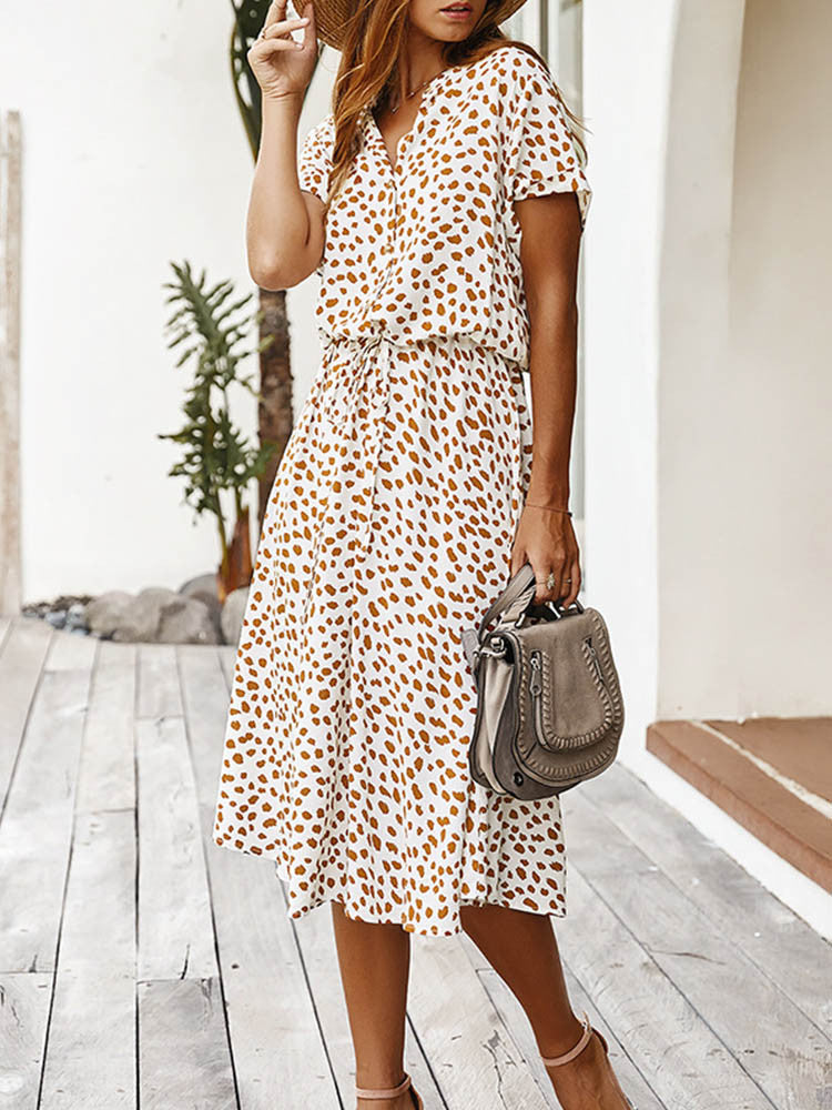 Elegante gepunktete Sommerkleid für jeden Anlass