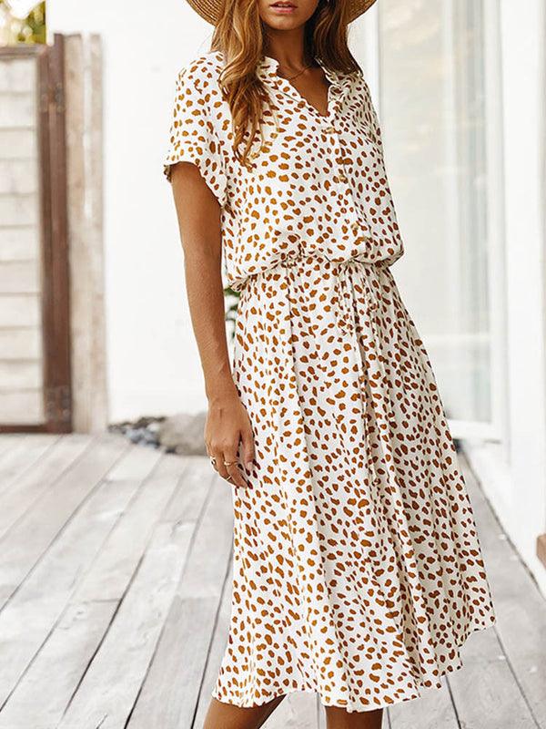 Elegante gepunktete Sommerkleid für jeden Anlass